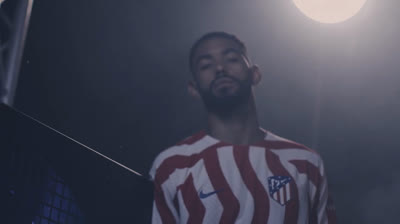 El Atlético de Madrid presenta su nueva camiseta para la temporada 2022-2023